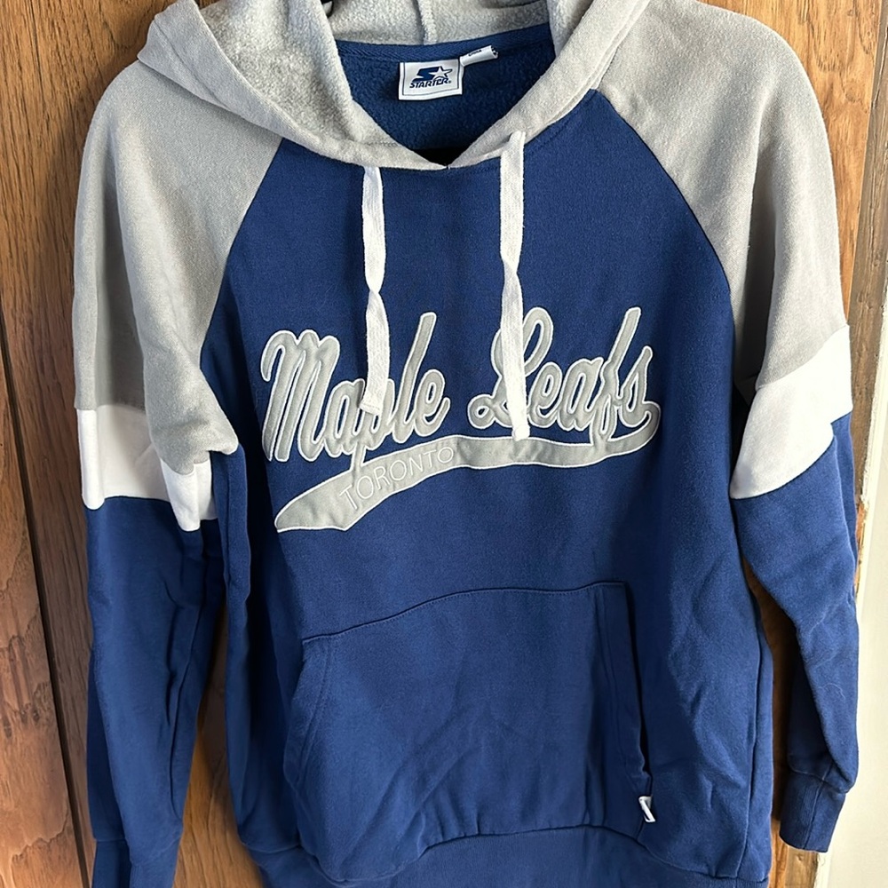Woman’s Medium Toronto Maple Leafs Hoodie